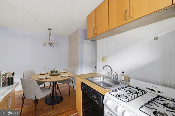 Property Photo: 4595 Macarthur Boulevard NW 4 DC 20007