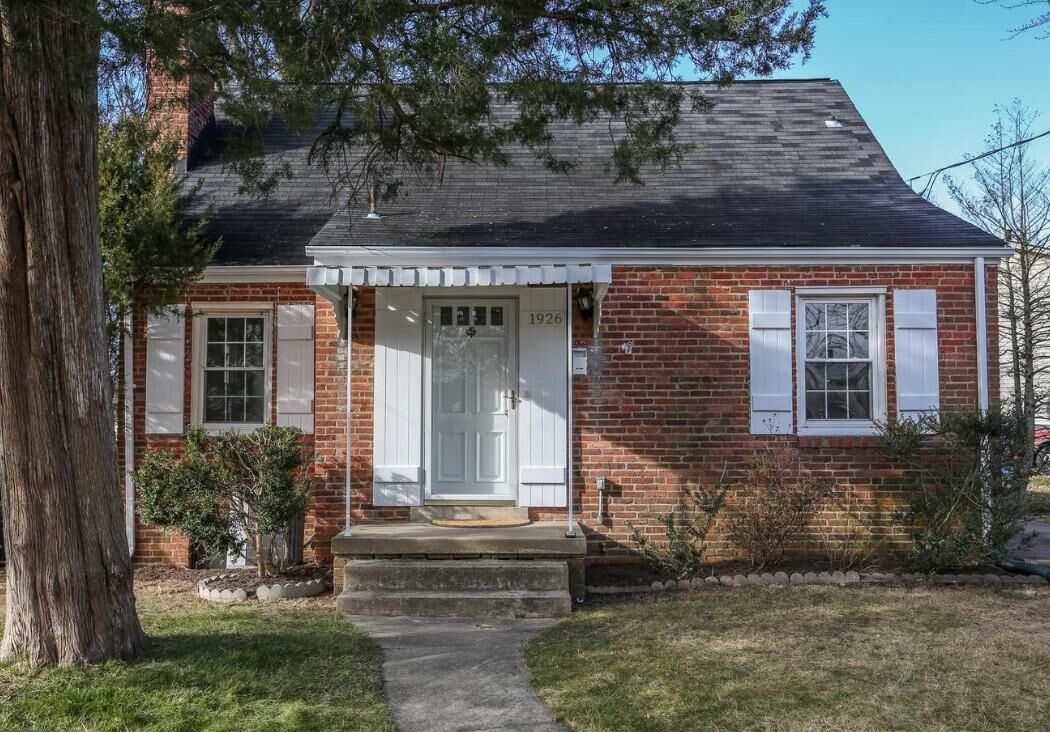 Property Photo:  1926 N Underwood Street  VA 22205 