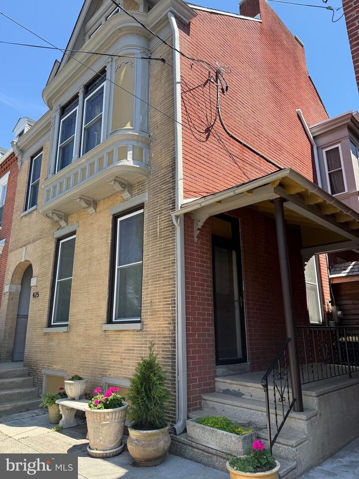 Property Photo:  425 N Queen Street  PA 17603 