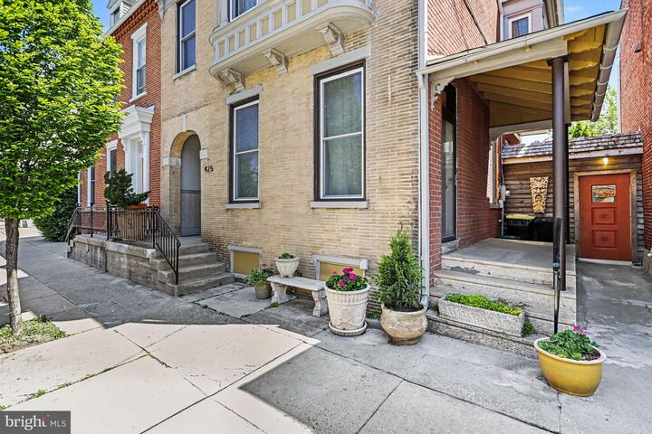 Property Photo:  425 N Queen Street  PA 17603 