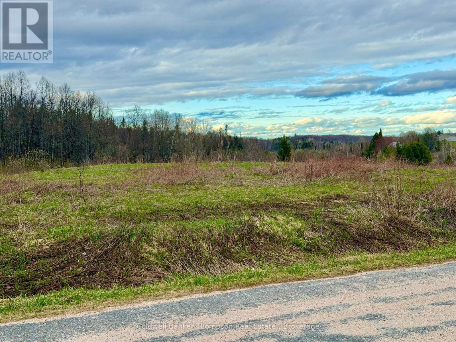 Photo de la propriété:  0 North Hilltop Road North  ON P0H 1A0 