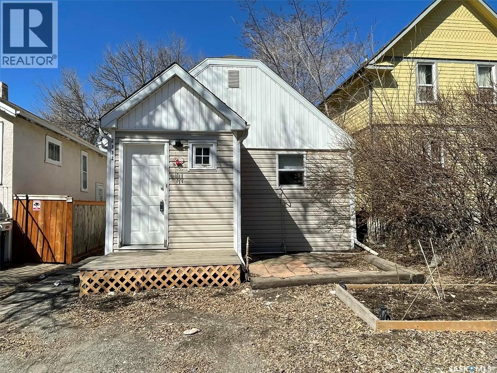 Property Photo:  2332 Edgar Street  SK S4N 3L1 