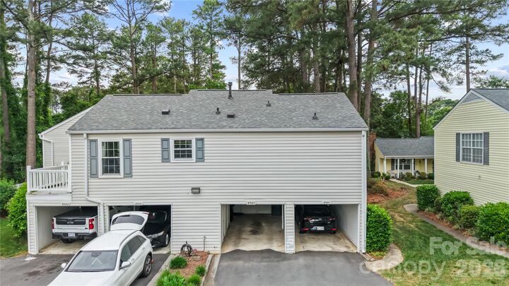 Property Photo:  8521 Castle Pine Court  NC 28226 