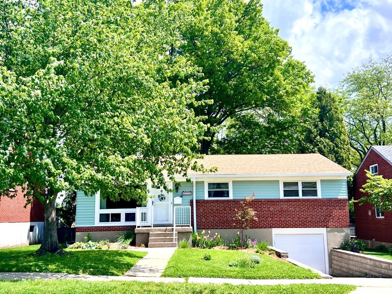 Property Photo: 3332 Greenway Avenue OH 45248