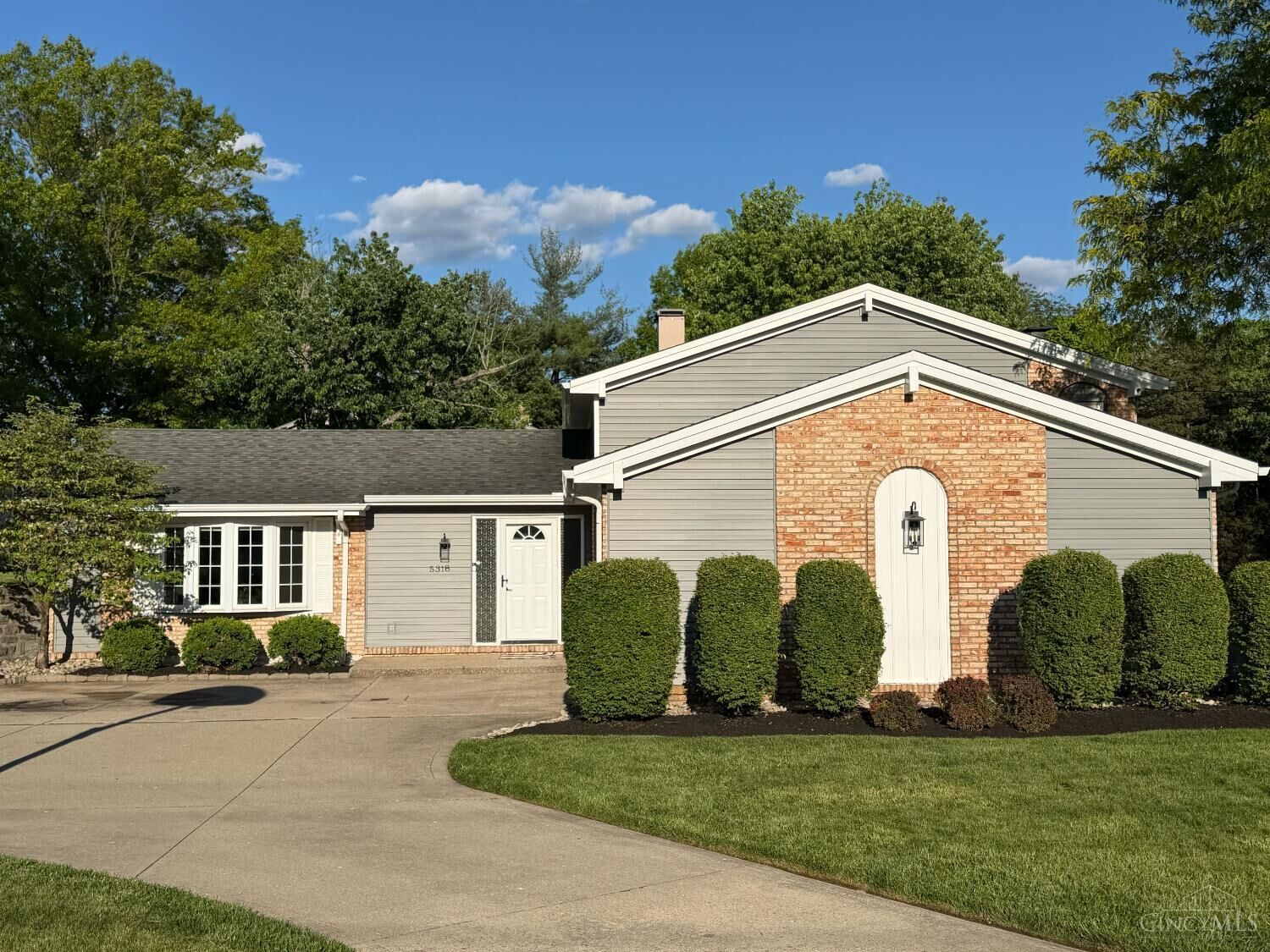 Property Photo:  5318 Chatelaine Court  OH 45247 