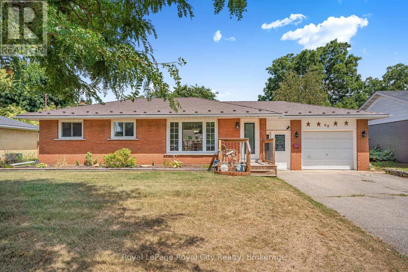Property Photo:  68 Sunset Boulevard  ON N1S 1A7 