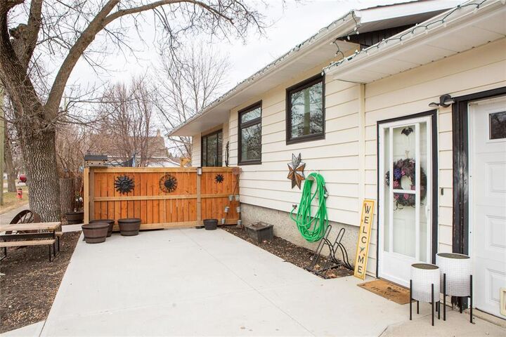 Property Photo:  101 4th Avenue West  MB R0K 2C0 