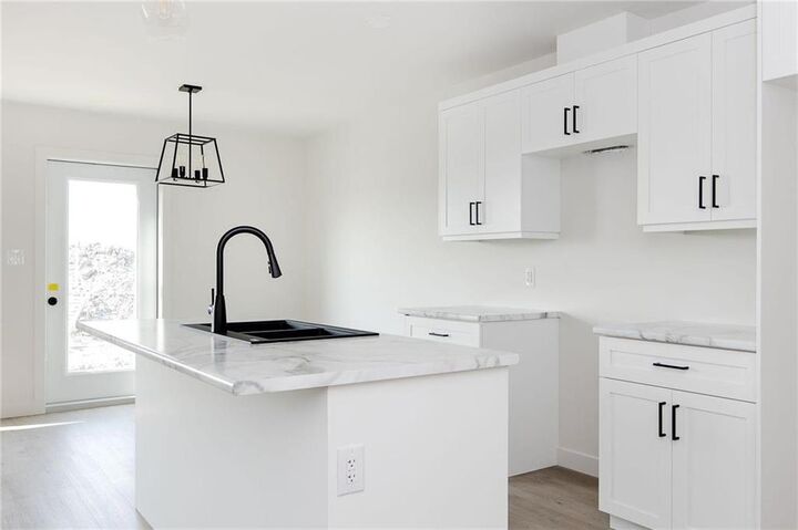 Property Photo:  75 Kootenay Way  MB R5G 2Y1 