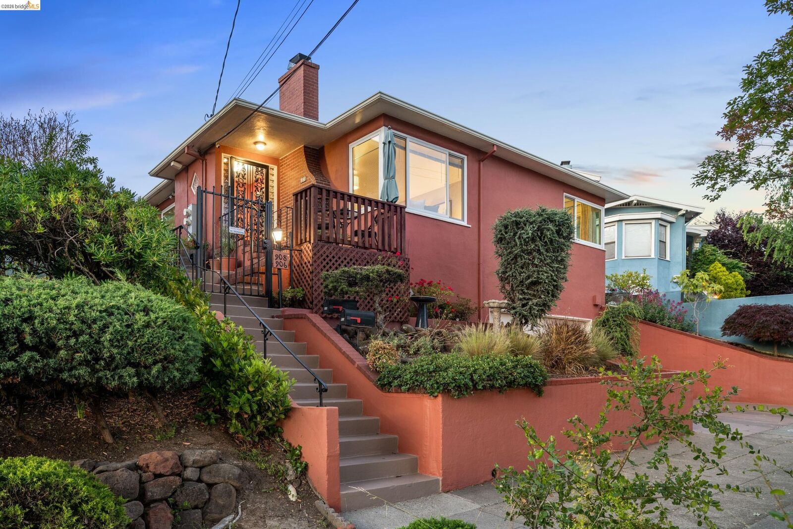Property Photo:  908 Prospect Ave  CA 94610 