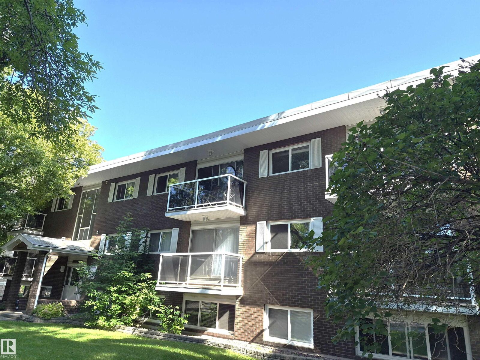 Property Photo: 10720 84 Avenue NW 204 AB T6E 2H9