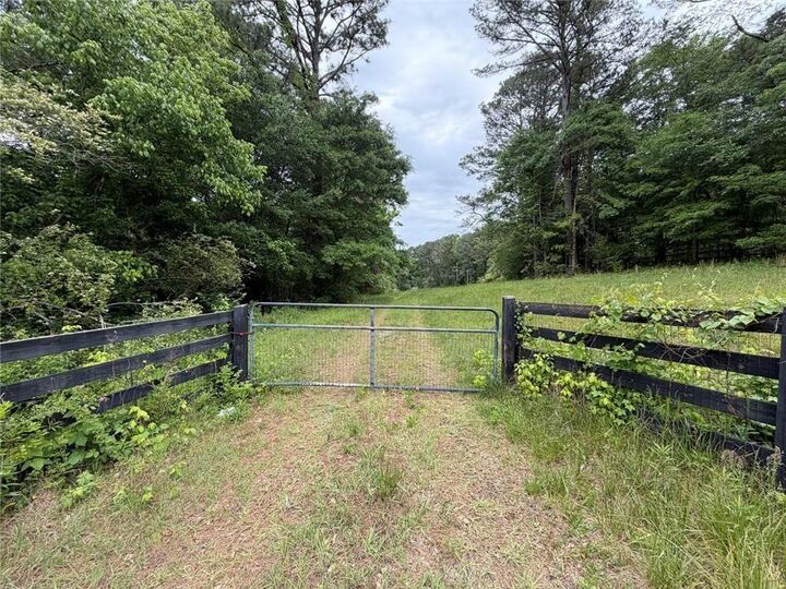 Property Photo:  565 Avery Road  GA 30115 
