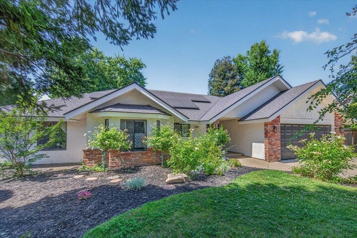 Property Photo: 368 E Finch Court CA 93730
