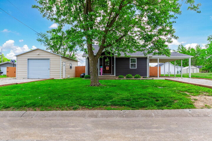 Property Photo:  1520 N Olive Street  MO 65265 