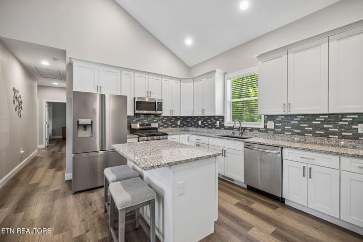 Property Photo:  135 Country Way Rd  TN 37885 