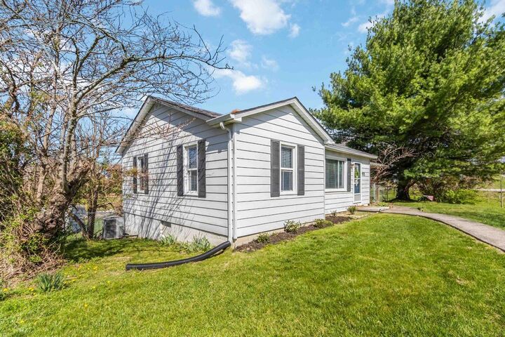 Property Photo:  975 Big Hill Road  KY 40403 