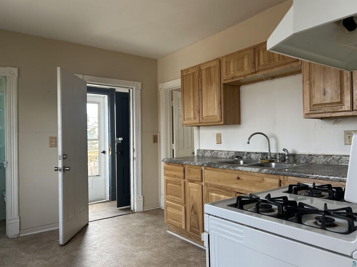 Property Photo:  1302 W 1st St  MN 55806 
