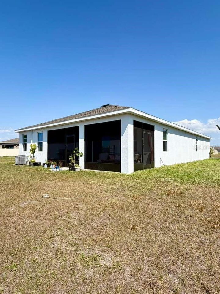 Property Photo:  5452 Flint Hills Drive  FL 33598 