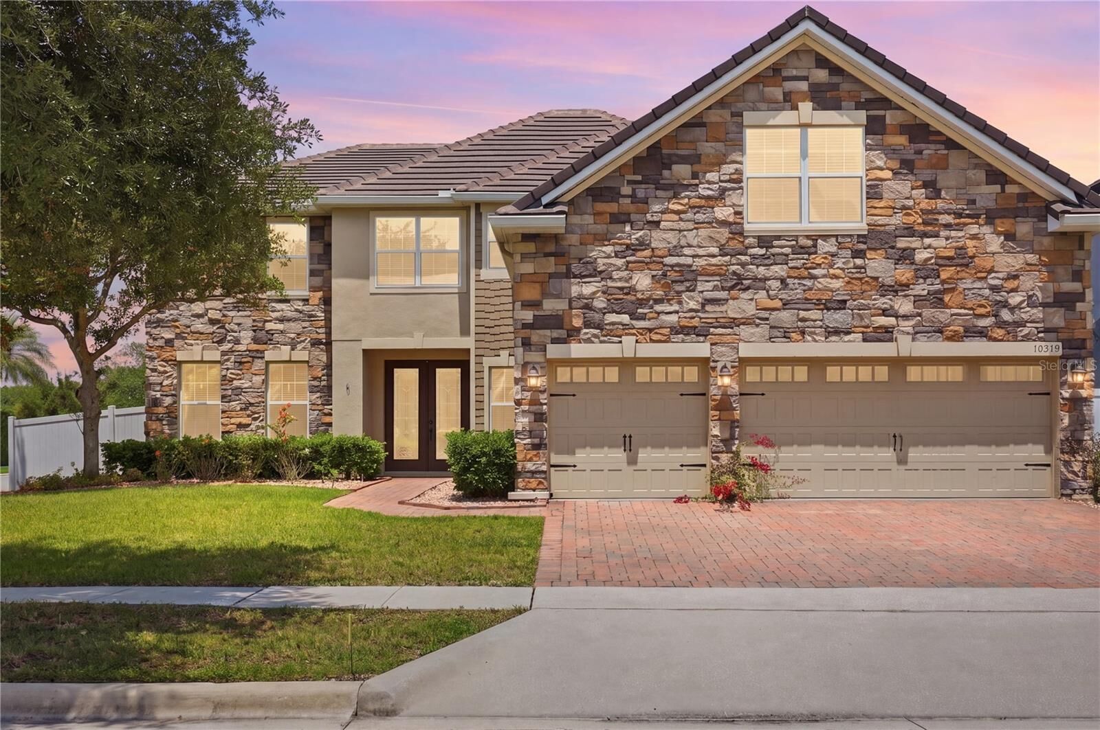 Property Photo: 10319 Lavande Drive FL 32836