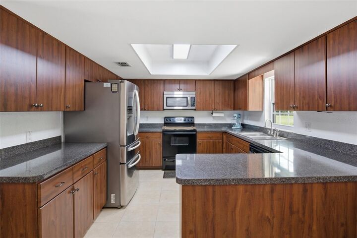 Property Photo:  212 S Jumper Drive S  FL 33513 