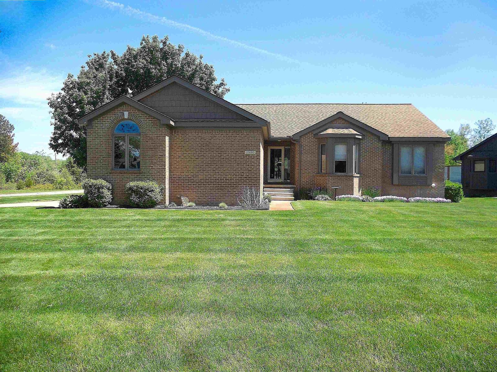 Property Photo:  10690 Oxbow Heights Drive  MI 48386 
