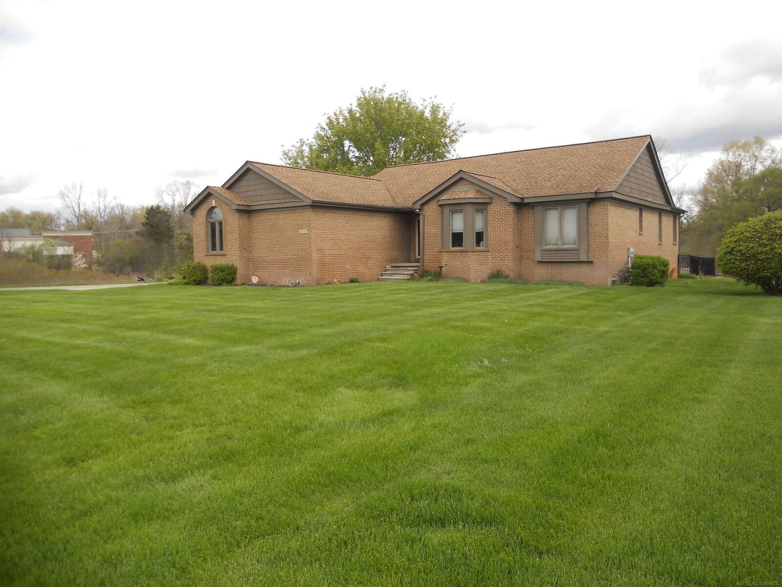Property Photo:  10690 Oxbow Heights Drive  MI 48386 