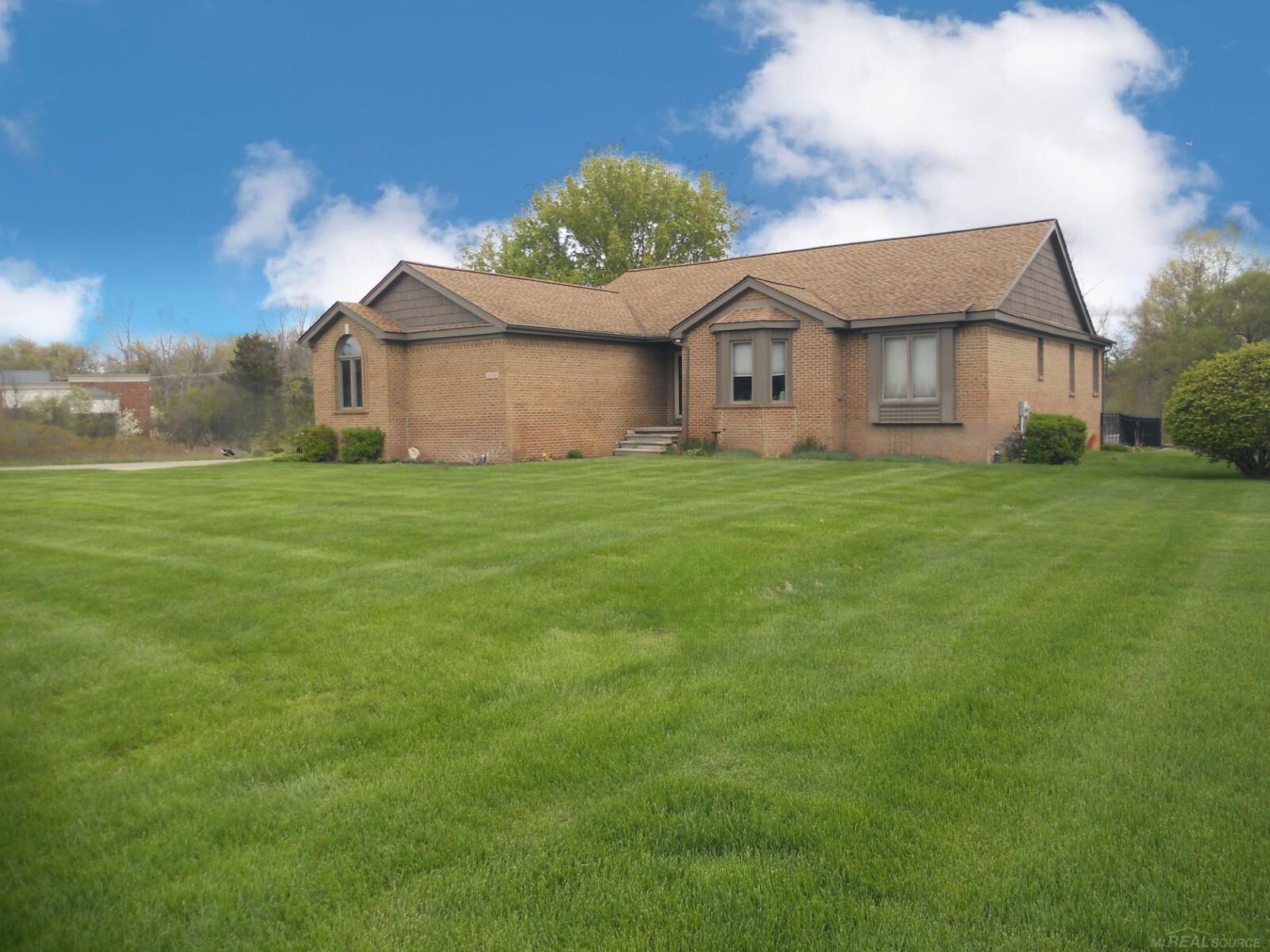 Property Photo:  10690 Oxbow Heights Drive  MI 48386 