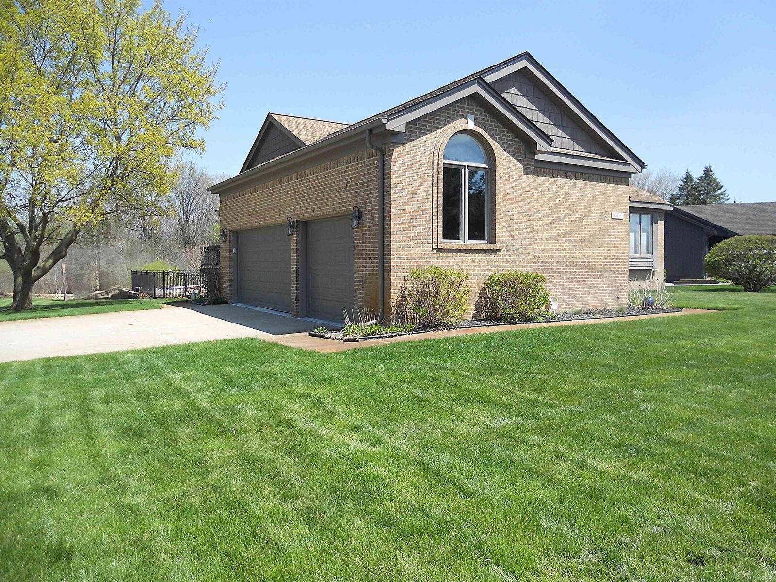 Property Photo:  10690 Oxbow Heights Drive  MI 48386 