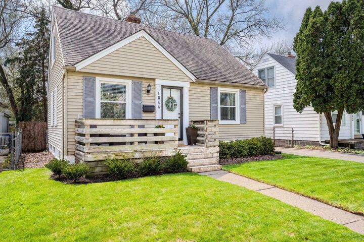 Property Photo:  1844 Haynes Street Street  MI 48009 