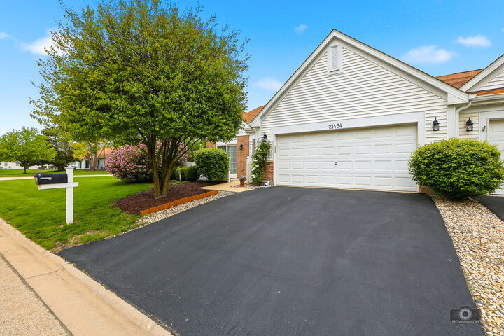 Property Photo:  21434 W Juniper Lane  IL 60544 