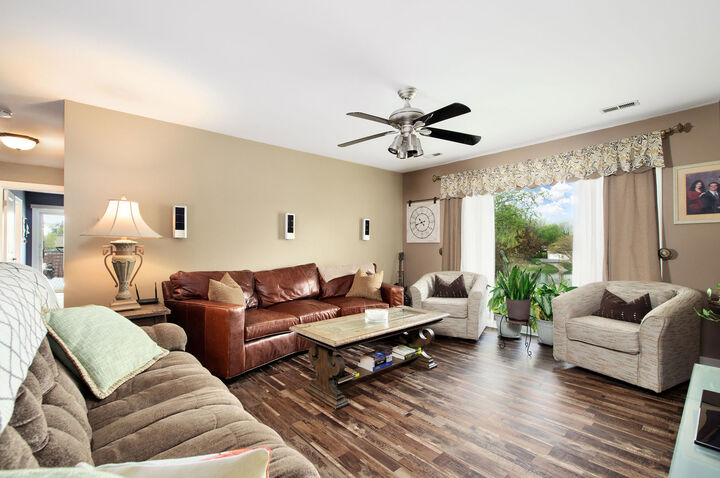 Property Photo: 1408 S New Wilke Road 2-B IL 60005