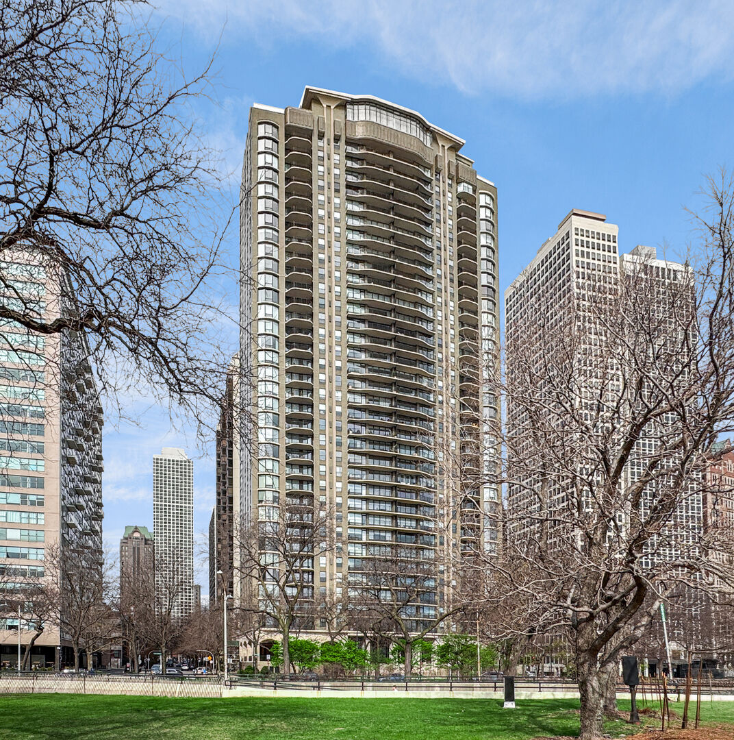Property Photo: 1040 N Lake Shore Drive 37A IL 60611