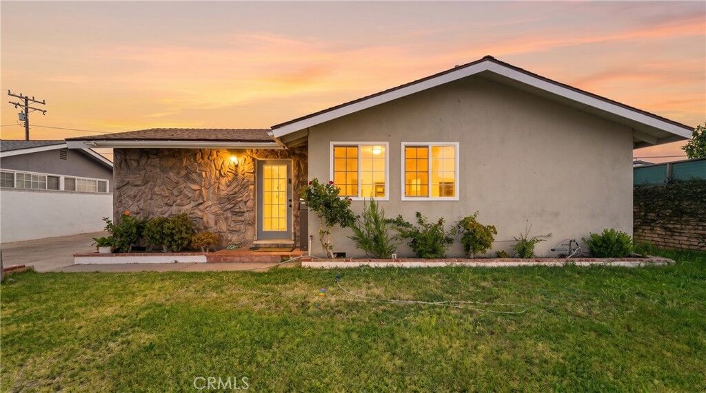 Property Photo:  1214 N Holly  CA 92801 