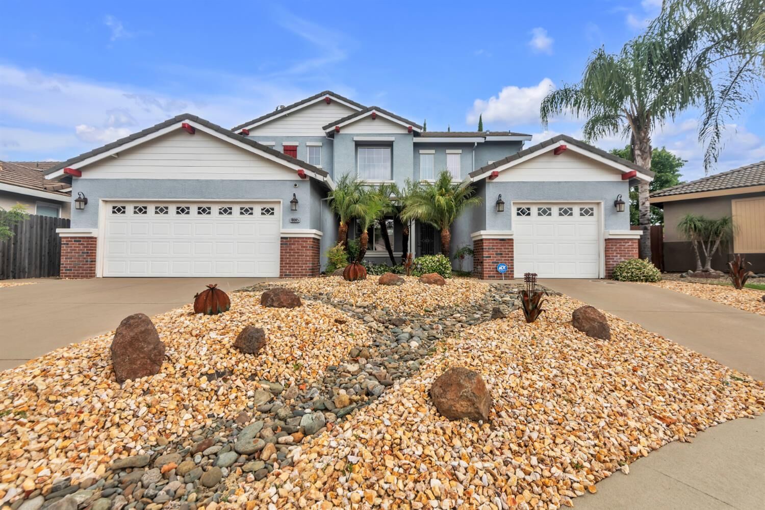 Property Photo: 10085 Castle Oaks Court CA 95829