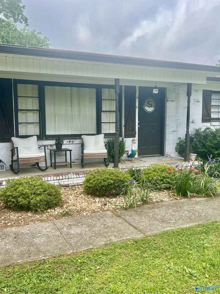 Property Photo:  1413 2nd Street NE  AL 35016 