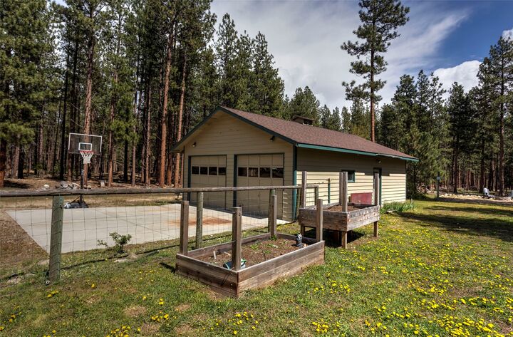 Property Photo: 4020 Wakantanka Way MT 59870