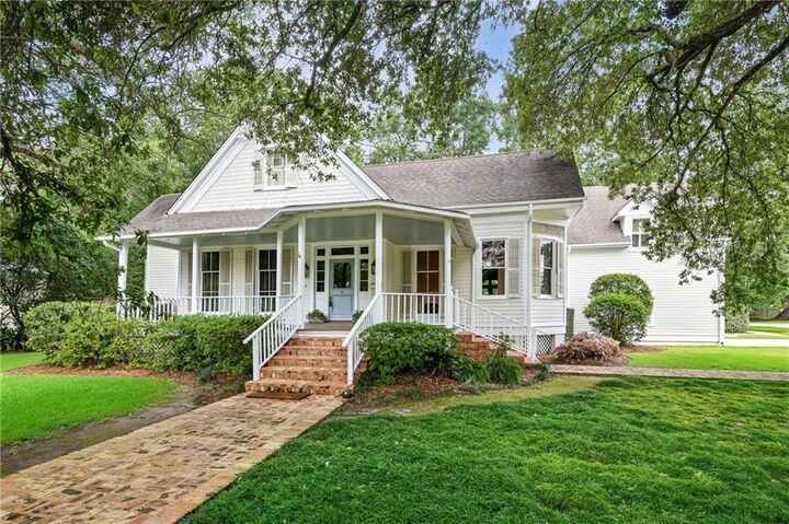 Property Photo:  605 S America Street  LA 70433 
