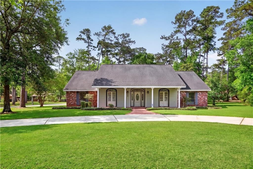Property Photo:  401 Starling Drive  LA 70461 