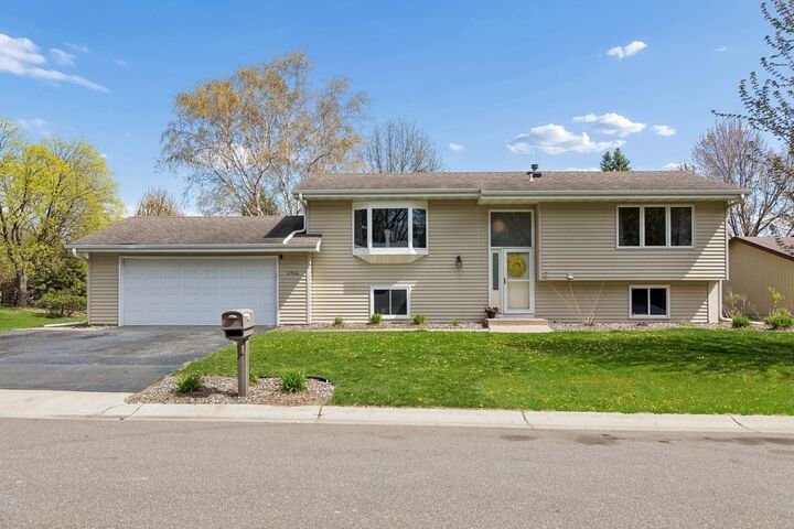 Property Photo:  6766 Cottonwood Lane N  MN 55369 