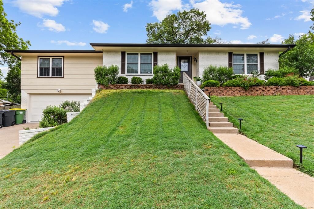 Property Photo:  420 Brookwood Drive  TX 76712 