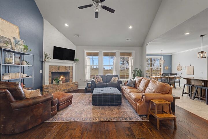 Property Photo:  908 Fallon Street  AR 72761 
