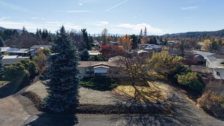 Property Photo: 501 Buckhorn Lane OR 97539