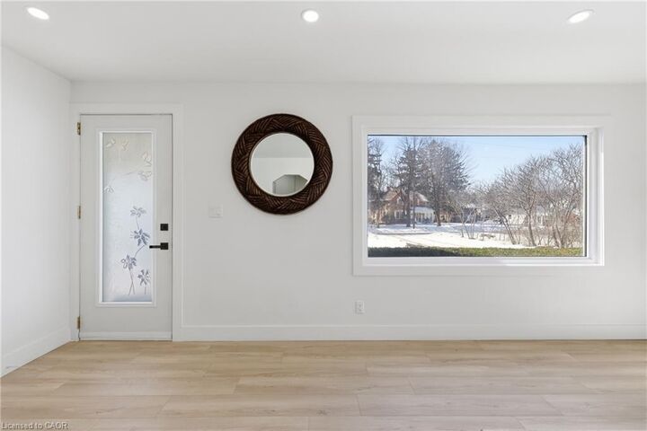 Photo de la propriété:  74 Freelton Road  ON L8B 0Z3 