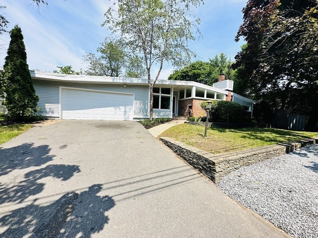 Property Photo:  6 Cushing 6  MA 01945 