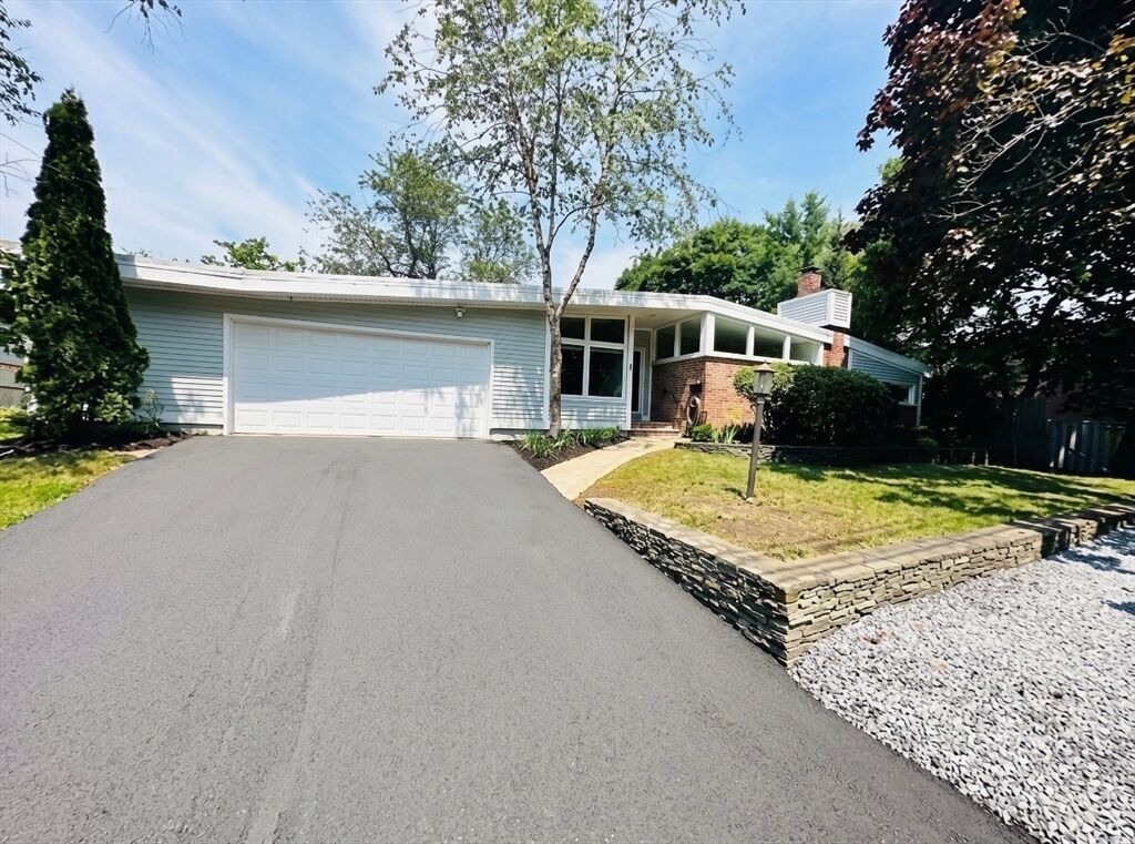 Property Photo:  6 Cushing 6  MA 01945 