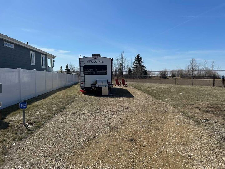 Property Photo: 41310 Range Road 282 142 AB T4L 2N3