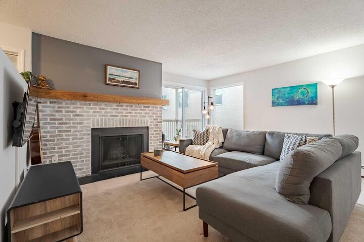 Property Photo:  3402 Parkdale Boulevard NW 7  AB T2N 3T4 