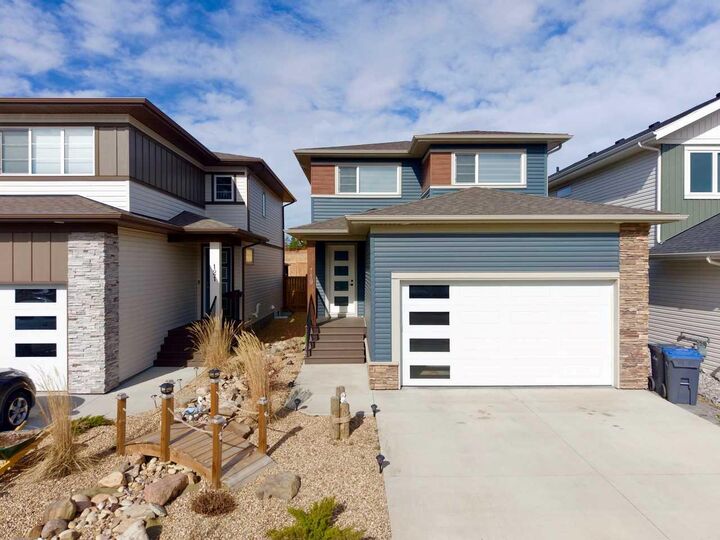 Property Photo: 119 Crestview Boulevard AB T4S 0V8