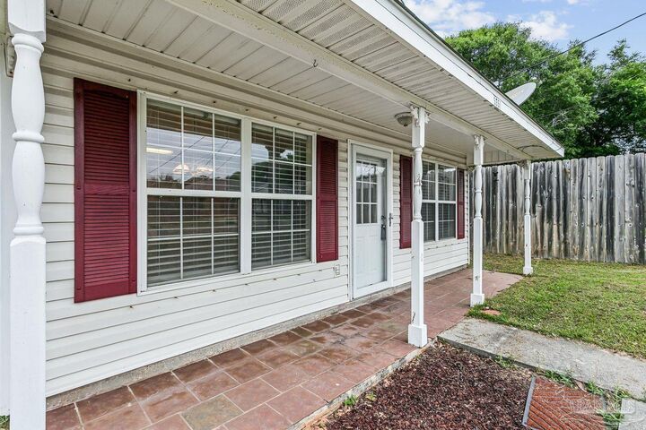 Property Photo:  5351 Arrowhead Rd  FL 32507 