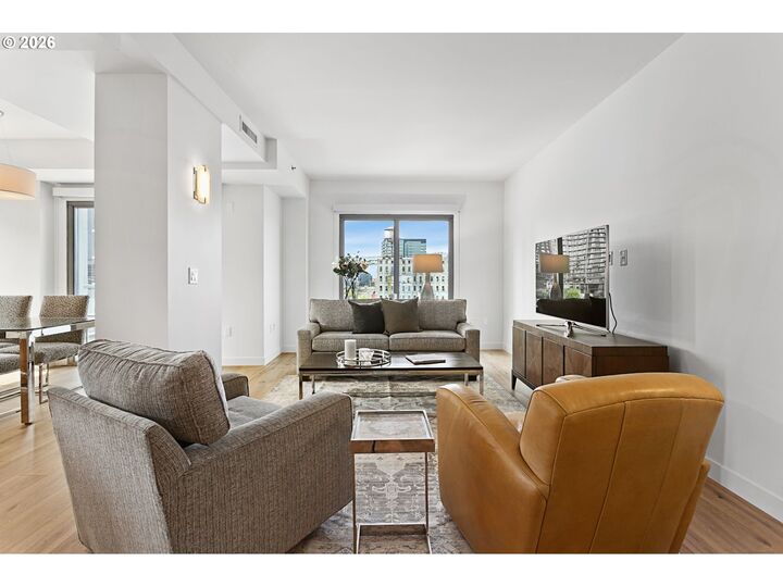 Property Photo:  1310 NW Naito Pkwy 707  OR 97209 