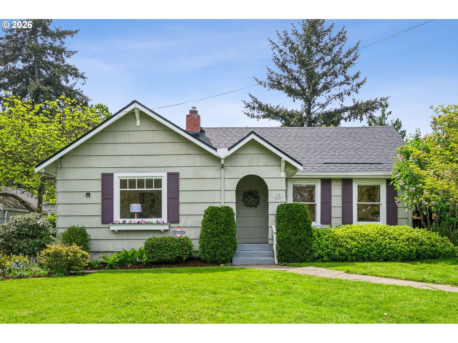 Property Photo:  4228 NE Simpson St  OR 97218 